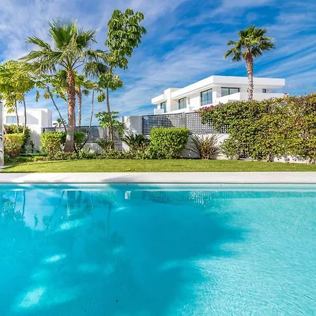 Modern And Luxurious Family Close To The Villa *
