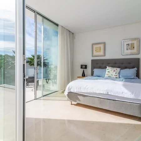Modern And Luxurious Family Close To The Villa