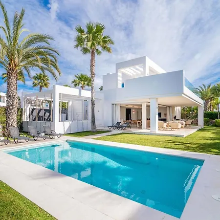 Modern And Luxurious Family Close To The Villa