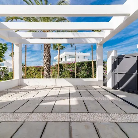 Villa Modern And Luxurious Family Close To The
