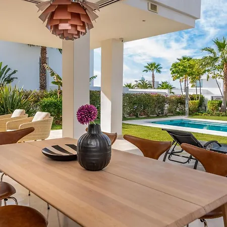 Modern And Luxurious Family Close To The Villa *