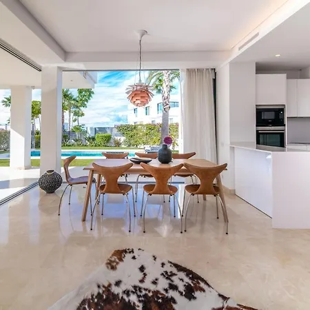 Modern And Luxurious Family Close To The Marbella