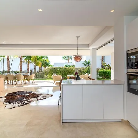 Modern And Luxurious Family Close To The Marbella