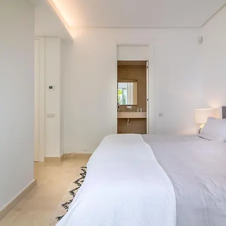 Modern And Luxurious Family Close To The Marbella