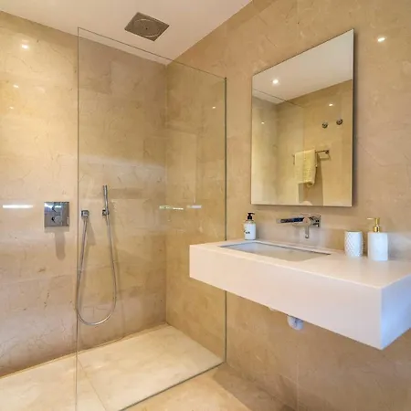 Modern And Luxurious Family Close To The *