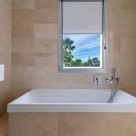 Villa Modern And Luxurious Family Close To The