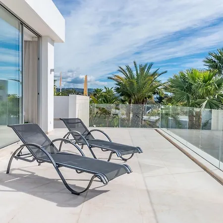 Villa Modern And Luxurious Family Close To The